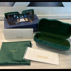 NEW GUCCI SUNGLASSES 🕶 
ONLY WORN BY ME FOR THIS PICTURE PURPOSES!!!